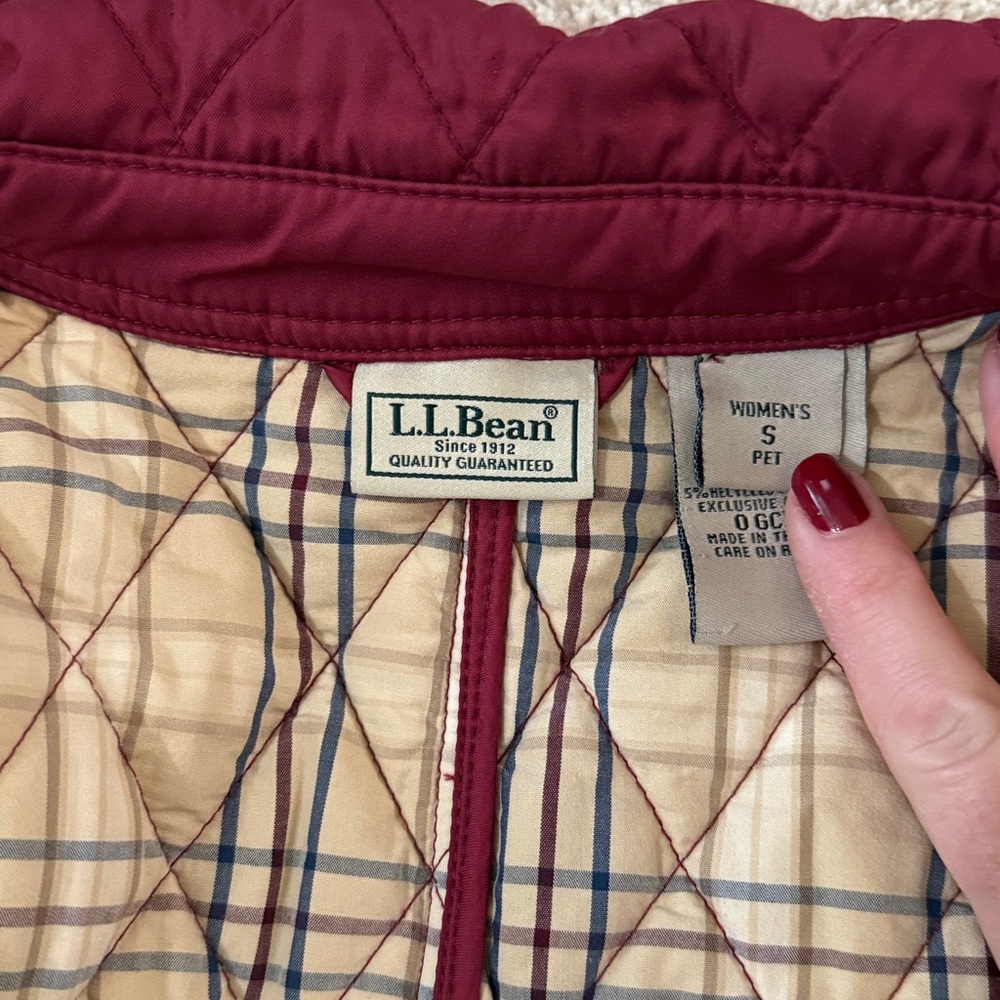 LL Bean Deep raspberry Quilted barn Jacket - Picture 4 of 4